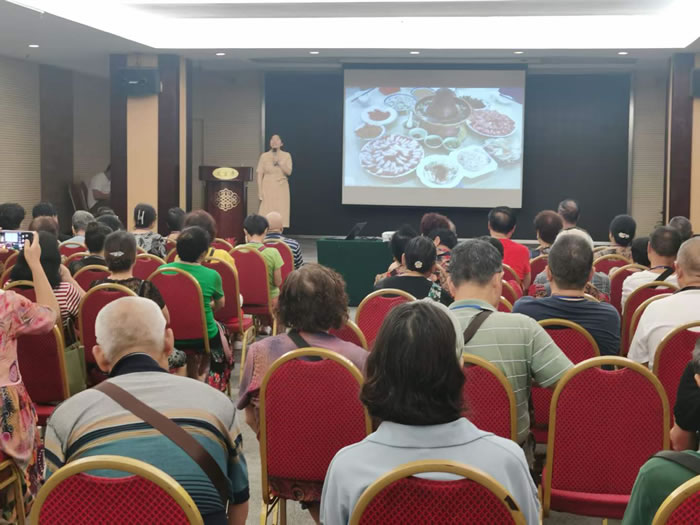 綿陽中旅行假日旅行社舉行胡楊林、南疆專列推薦會